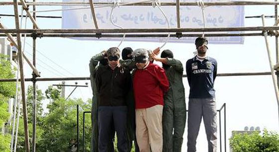 خامنئي يرد على طلب العفو باعدام 22 سجينا.. شاهد الصور المريعة صورة رقم 1