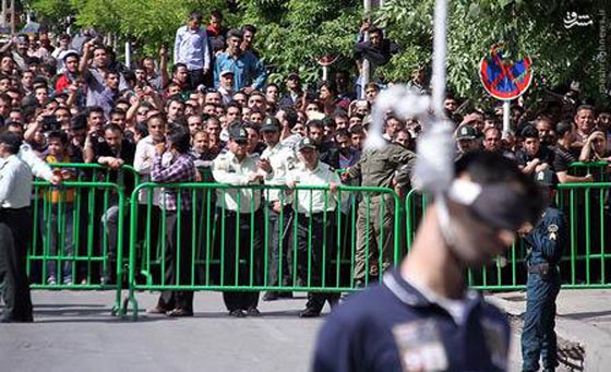 خامنئي يرد على طلب العفو باعدام 22 سجينا.. شاهد الصور المريعة صورة رقم 4