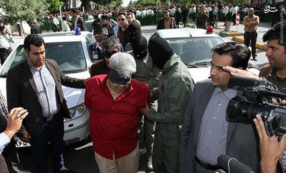 خامنئي يرد على طلب العفو باعدام 22 سجينا.. شاهد الصور المريعة صورة رقم 6