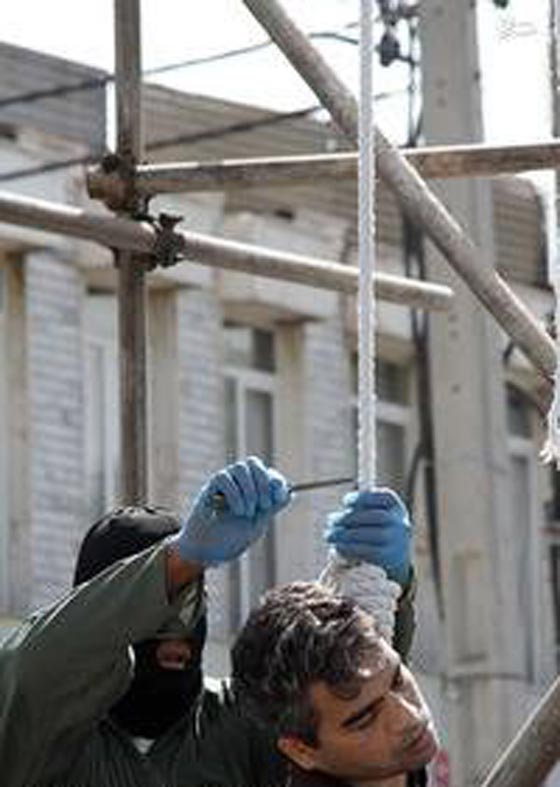 خامنئي يرد على طلب العفو باعدام 22 سجينا.. شاهد الصور المريعة صورة رقم 3