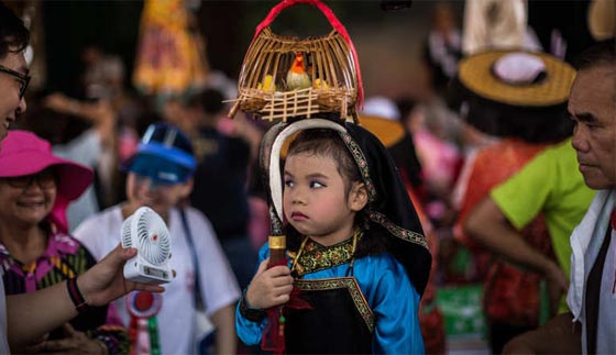 هونغ كونغ  تحتفل بآلهة البحر وتحيي اسطورة الريح والبحارة الصينيين صورة رقم 16