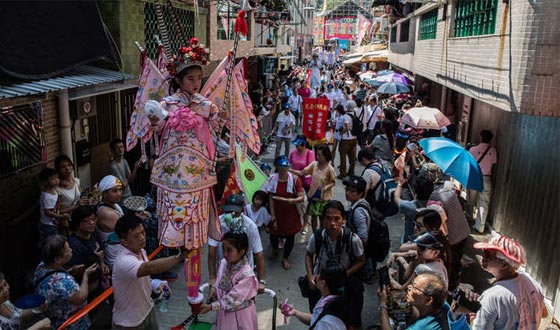 هونغ كونغ  تحتفل بآلهة البحر وتحيي اسطورة الريح والبحارة الصينيين صورة رقم 18