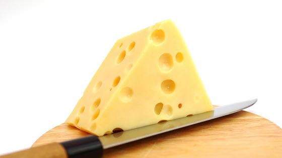 وأخيرا.. سويسرا تكتشف سر الثقوب في بعض اجبانها صورة رقم 1