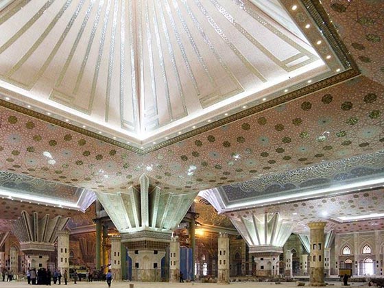 الخميني جاء لنصرة الضعفاء وتبلغ كلفة ضريحه ملياري دولار صورة رقم 6