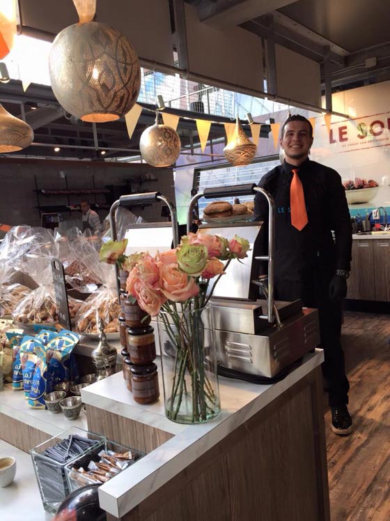 رجل يهدد أصحاب مطعم هولندي استبدل اسم اسرائيل بفلسطين صورة رقم 8 رجل يهدد أصحاب مطعم هولندي استبدل اسم اسرائيل بفلسطين صورة رقم 8