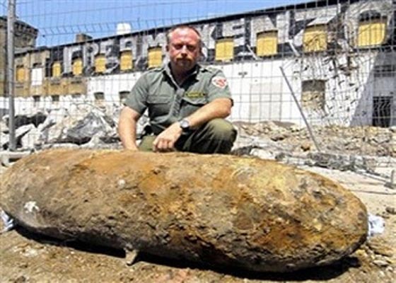 اخلاء 20 الف الماني من بيوتهم بسبب قنبلة من مخلفات الحرب العالمية صورة رقم 1