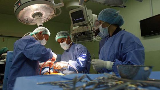 استخراج عظمة دجاج من رئة فلسطيني عانى منها 4 سنوات صورة رقم 1 استخراج عظمة دجاج من رئة فلسطيني عانى منها 4 سنوات صورة رقم 1