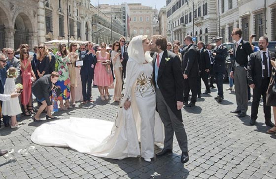 بعد امل علم الدين.. لبنانية اخرى تزج بملياردير عالمي في القفص الذهبي صورة رقم 6