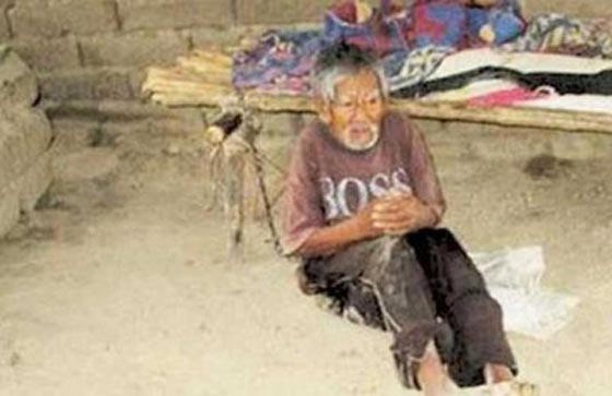 زوجة تقيد زوجها المسن في البيت لمدة عامين كاملين صورة رقم 1 زوجة تقيد زوجها المسن في البيت لمدة عامين كاملين صورة رقم 1