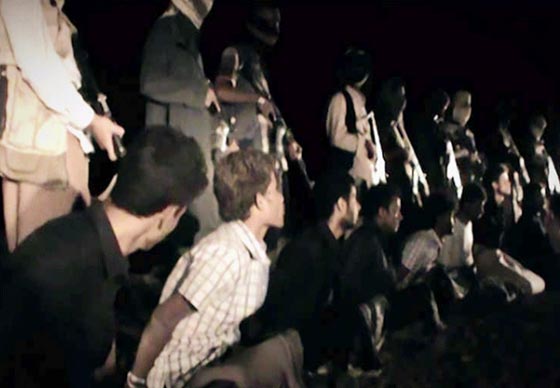 عناصر من داعش يذبحون أشخاصا من جماعة الحوثي صورة رقم 1 عناصر من داعش يذبحون أشخاصا من جماعة الحوثي صورة رقم 1