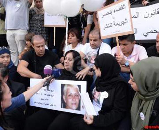 لبناني يضرب زوجته في الشارع والمرأة اللبنانية تقول: للصبر حدود صورة رقم 5 لبناني يضرب زوجته في الشارع والمرأة اللبنانية تقول: للصبر حدود صورة رقم 5