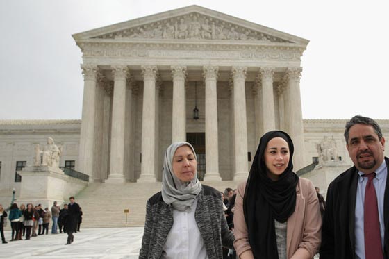 المحكمة العليا بأمريكا تدين شركة رفضت تشغيل مسلمة بسبب الحجاب صورة رقم 3