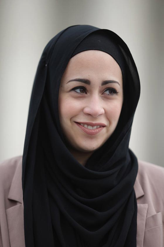 المحكمة العليا بأمريكا تدين شركة رفضت تشغيل مسلمة بسبب الحجاب صورة رقم 7