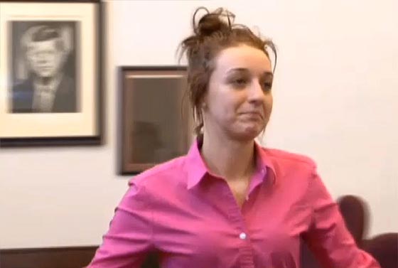 متملصة من دفع اجرة التاكسي تقف امام حكمين كل منهما امر من الاخر.. ساعدها في الاختيار صورة رقم 6