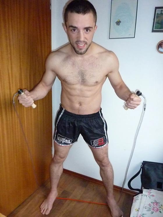 بطل العالم في الملاكمة الالماني فالديت غاشي ينضم الى داعش صورة رقم 8