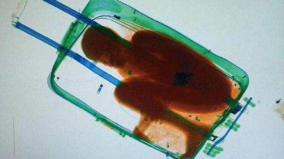 السلطات الاسبانية تسمح لطفل الحقيبة بلقاء والدته صورة رقم 1 السلطات الاسبانية تسمح لطفل الحقيبة بلقاء والدته صورة رقم 1