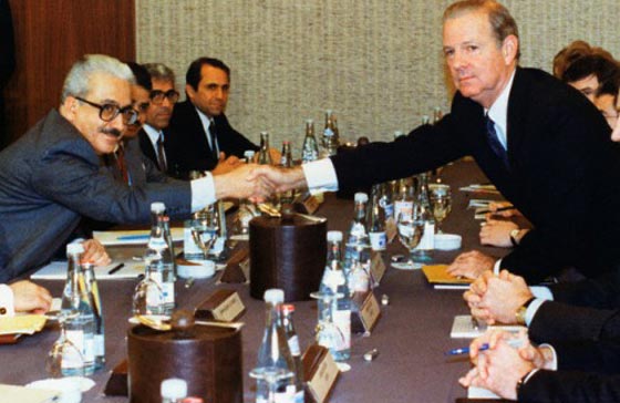 شهادة حية يقدمها جيمس بيكر عن طارق عزيز واللحظات الاخيرة.. قبل الحرب صورة رقم 1