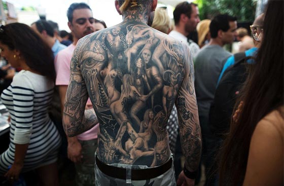  صور تقشعر لها الابدان من مهرجان الوشم التعذيبي في تل ابيب صورة رقم 10