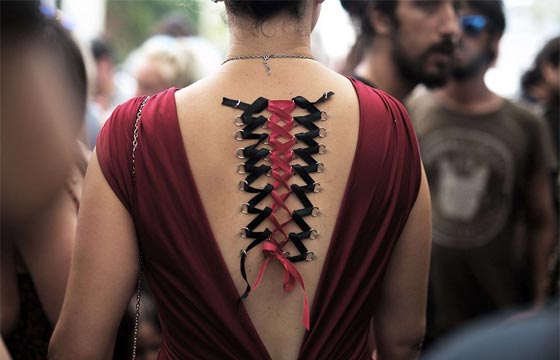  صور تقشعر لها الابدان من مهرجان الوشم التعذيبي في تل ابيب صورة رقم 11