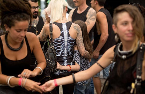  صور تقشعر لها الابدان من مهرجان الوشم التعذيبي في تل ابيب صورة رقم 12