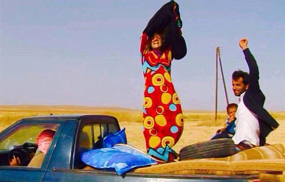 بالفيديو.. نساء سوريات كرديات يخلعن جلابيبهن احتفالا بالتخلص من داعش صورة رقم 5 بالفيديو.. نساء سوريات كرديات يخلعن جلابيبهن احتفالا بالتخلص من داعش صورة رقم 5