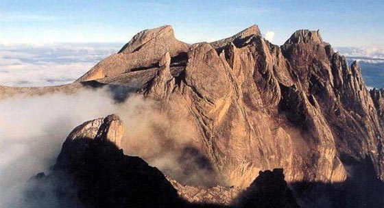 تبوّل السياح على الجبل المقدس في ماليزيا هو سبب الزلازل صورة رقم 5 تبوّل السياح على الجبل المقدس في ماليزيا هو سبب الزلازل صورة رقم 5