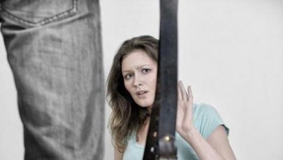 يحدث في تركيا.. رجل يضرب زوجته ويحصل على تعويض منها ايضا!! صورة رقم 1 يحدث في تركيا.. رجل يضرب زوجته ويحصل على تعويض منها ايضا!! صورة رقم 1