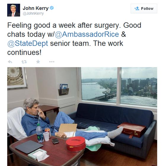 جون كيري يواصل عمله من المستشفى.. وينشر صوره على تويتر صورة رقم 1