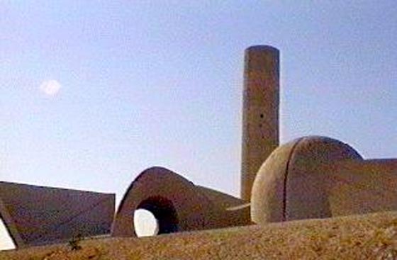 اسرائيل تغلي.. والسبب عربي يضاجع يهودية على نصب تذكاري صورة رقم 3