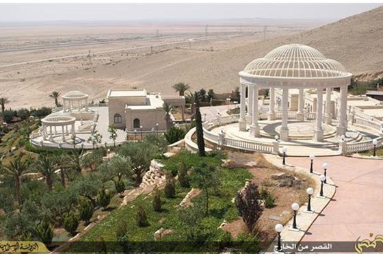 داعش ينشر صورا من اعماق مدينة تدمر ومن قصر الشيخة موزة بالتحديد.. شاهدها صورة رقم 1