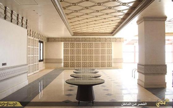 داعش ينشر صورا من اعماق مدينة تدمر ومن قصر الشيخة موزة بالتحديد.. شاهدها صورة رقم 2