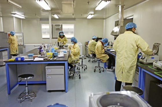 استقالة عالم بريطاني حائز على جائزة نوبل من منصبه بسبب النساء صورة رقم 1