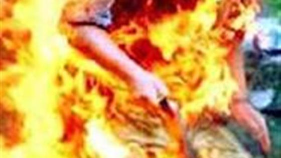 مصري يشعل النار بزوجته لخروجها من بيتهما دون علمه!! صورة رقم 1 مصري يشعل النار بزوجته لخروجها من بيتهما دون علمه!! صورة رقم 1