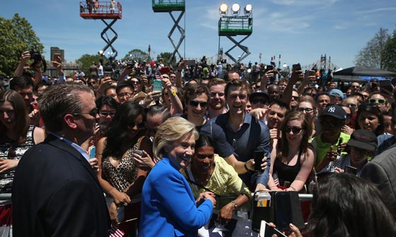 هيلاري كلنتون تدشن حملتها الانتخابية الجديدة بقولها ان امها عملت خادمة منزل!! صورة رقم 9