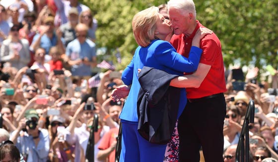 هيلاري كلنتون تدشن حملتها الانتخابية الجديدة بقولها ان امها عملت خادمة منزل!! صورة رقم 14