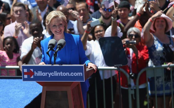 هيلاري كلنتون تدشن حملتها الانتخابية الجديدة بقولها ان امها عملت خادمة منزل!! صورة رقم 16