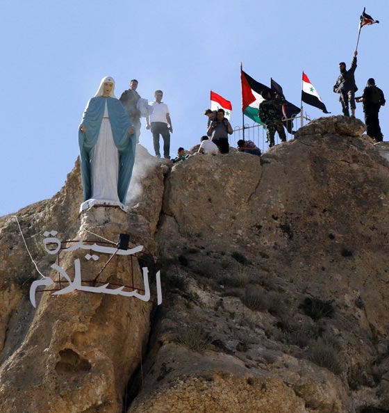 بايمانها وتصميمها.. بلدة معلولا الاثريةالسورية تستعيد تمثال السيدة العذراء صورة رقم 1 بايمانها وتصميمها.. بلدة معلولا الاثريةالسورية تستعيد تمثال السيدة العذراء صورة رقم 1