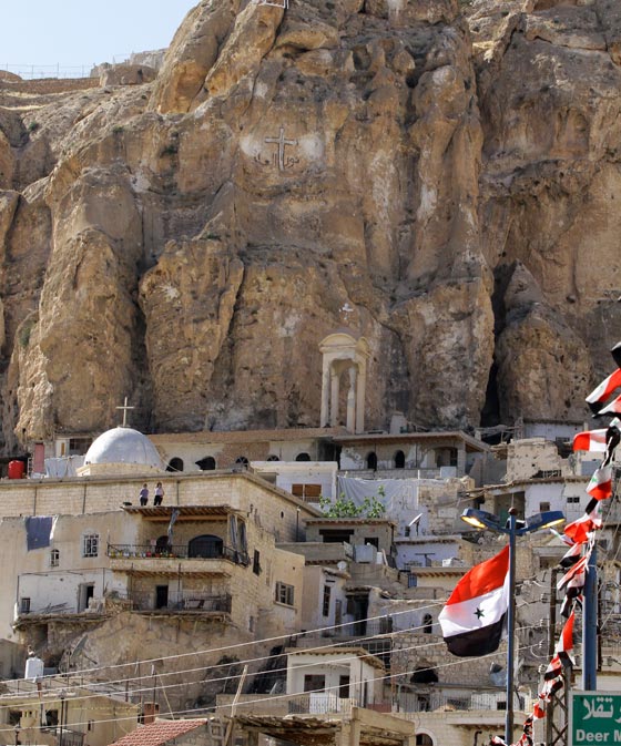 بايمانها وتصميمها.. بلدة معلولا الاثريةالسورية تستعيد تمثال السيدة العذراء صورة رقم 9 بايمانها وتصميمها.. بلدة معلولا الاثريةالسورية تستعيد تمثال السيدة العذراء صورة رقم 9