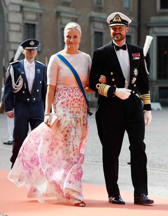 امير سويدي يرتبط بنجمة خلع الملابسة ومطرب سوري يحيي حفل زواجه!! صورة رقم 26 امير سويدي يرتبط بنجمة خلع الملابسة ومطرب سوري يحيي حفل زواجه!! صورة رقم 26