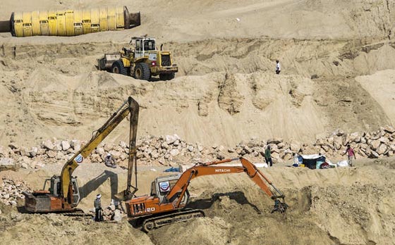 يتم تدشينها قريبا.. قناة السويس الجديدة ملحمة مصرية عمرها عام واحد فقط صورة رقم 4 يتم تدشينها قريبا.. قناة السويس الجديدة ملحمة مصرية عمرها عام واحد فقط صورة رقم 4