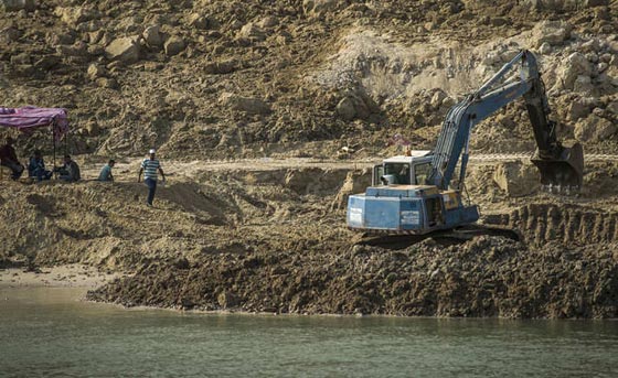 يتم تدشينها قريبا.. قناة السويس الجديدة ملحمة مصرية عمرها عام واحد فقط صورة رقم 6 يتم تدشينها قريبا.. قناة السويس الجديدة ملحمة مصرية عمرها عام واحد فقط صورة رقم 6