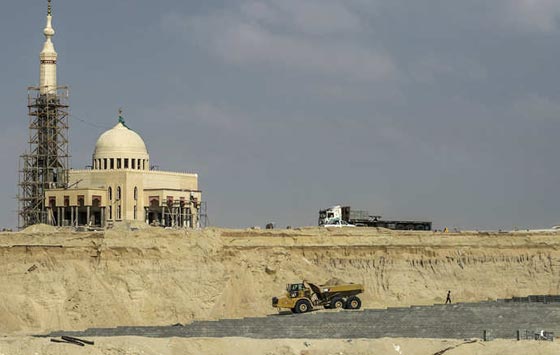 يتم تدشينها قريبا.. قناة السويس الجديدة ملحمة مصرية عمرها عام واحد فقط صورة رقم 10 يتم تدشينها قريبا.. قناة السويس الجديدة ملحمة مصرية عمرها عام واحد فقط صورة رقم 10