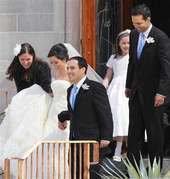 دم عربي قد يجري في البيت الابيض.. جيب بوش جد لطفلتين امهما عربية صورة رقم 4