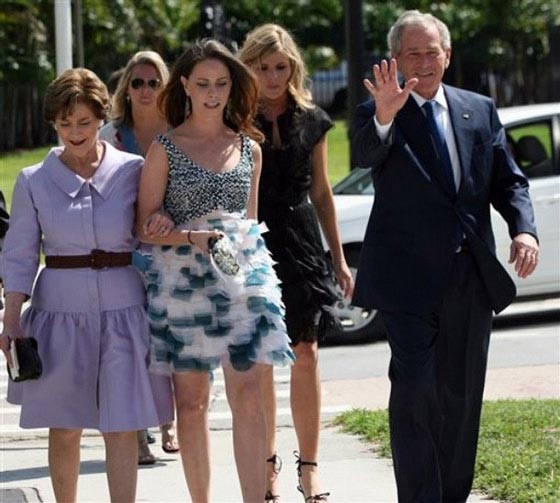 دم عربي قد يجري في البيت الابيض.. جيب بوش جد لطفلتين امهما عربية صورة رقم 8