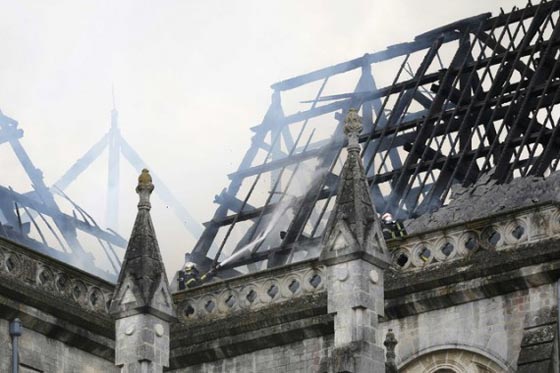 اعمال ترميم تتسبب بحريق سطح كنيسة تاريخية في فرنسا صورة رقم 4