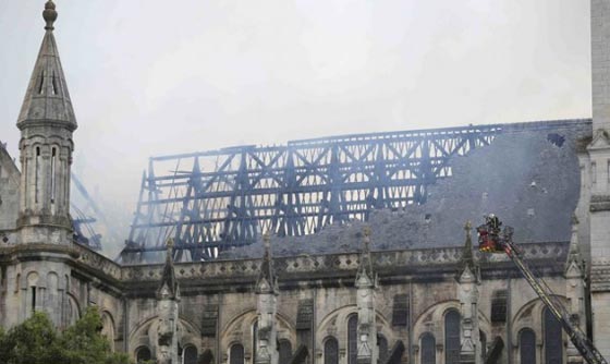 اعمال ترميم تتسبب بحريق سطح كنيسة تاريخية في فرنسا صورة رقم 5