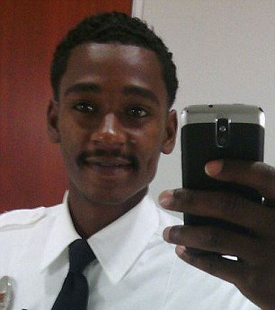 بالفيديو.. امريكي يفاجأ بذيل فأر مقلي يطل من وجبة كنتاكي صورة رقم 5 بالفيديو.. امريكي يفاجأ بذيل فأر مقلي يطل من وجبة كنتاكي صورة رقم 5