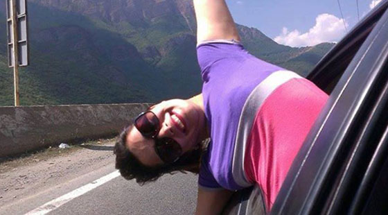 متمردات ايرانيات يتحدين قوانين بلادهن بخلعهن الحجاب صورة رقم 2