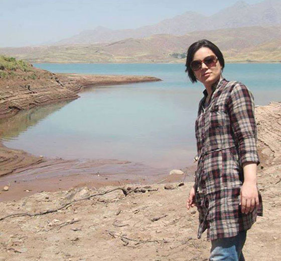 متمردات ايرانيات يتحدين قوانين بلادهن بخلعهن الحجاب صورة رقم 6