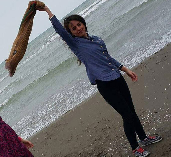 متمردات ايرانيات يتحدين قوانين بلادهن بخلعهن الحجاب صورة رقم 7